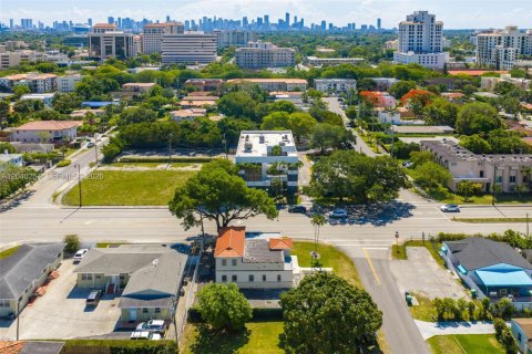 Commercial property in Miami, Florida № 2172152 - photo 22