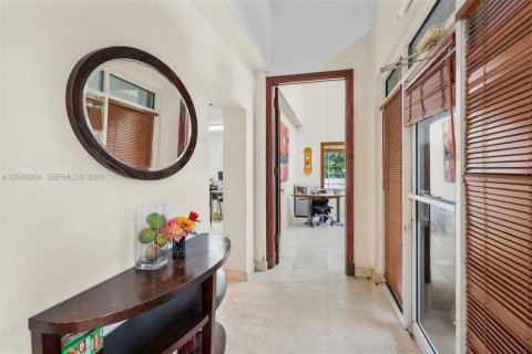 Commercial property in Miami, Florida № 2172152 - photo 10