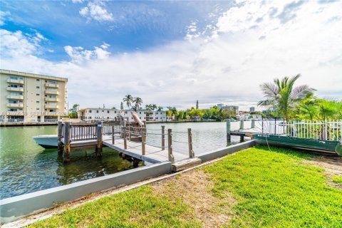 Condominio en alquiler en Miami Beach, Florida, 1 dormitorio, 50.45 m2 № 2428250 - foto 18