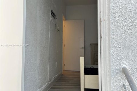 Condominio en alquiler en Miami Beach, Florida, 1 dormitorio, 50.45 m2 № 2428250 - foto 10