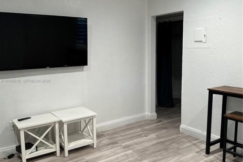 Condominio en alquiler en Miami Beach, Florida, 1 dormitorio, 50.45 m2 № 2428250 - foto 3