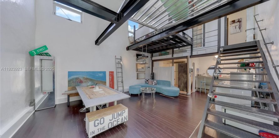 Кондоминиум с 3 спальнями в Майами-Бич, Флорида № 1982470