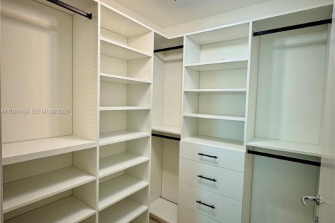 Снять в аренду кондоминиум в Майами, Флорида 1 спальня, 76.55м2, № 1991038 - фото 28