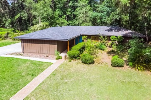 House in Gainesville, Florida 3 bedrooms, 215.72 sq.m. № 1834746 - photo 1