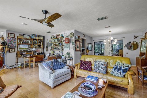 House in Gainesville, Florida 3 bedrooms, 215.72 sq.m. № 1834746 - photo 15