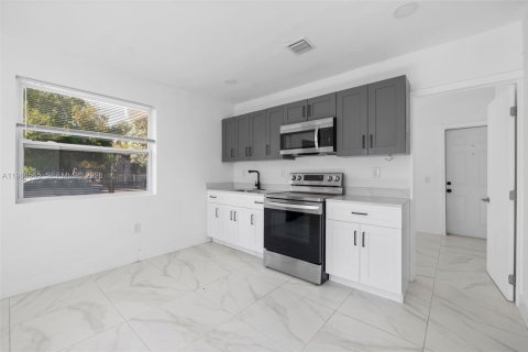 Townhouse in Miami, Florida 3 bedrooms, 111.48 sq.m. № 2048399 - photo 5