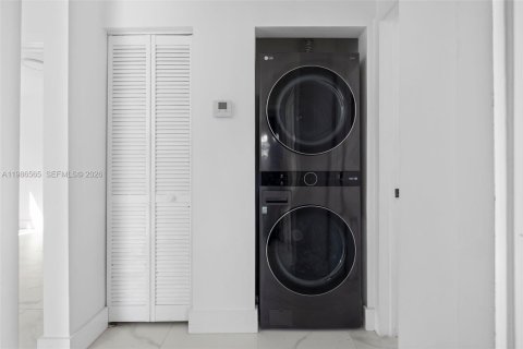 Townhouse in Miami, Florida 3 bedrooms, 111.48 sq.m. № 2048399 - photo 6