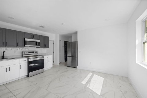 Townhouse in Miami, Florida 3 bedrooms, 111.48 sq.m. № 2048399 - photo 3