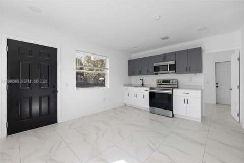 Townhouse in Miami, Florida 3 bedrooms, 111.48 sq.m. № 2048399 - photo 2