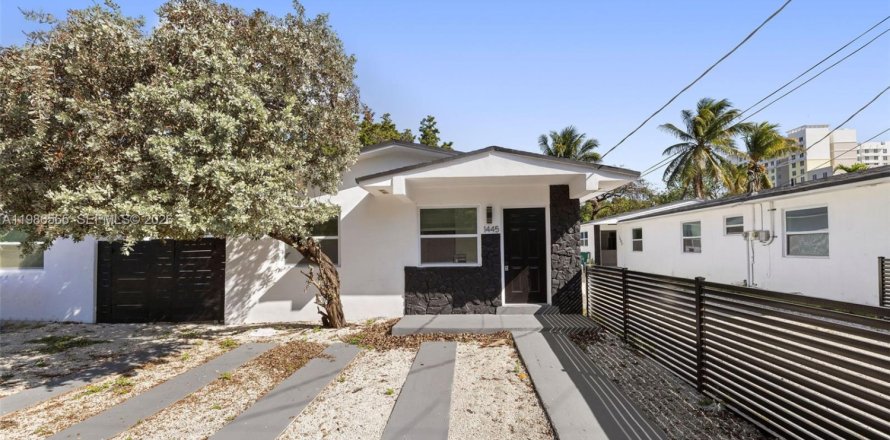 Townhouse in Miami, Florida 3 bedrooms, 111.48 sq.m. № 2048399