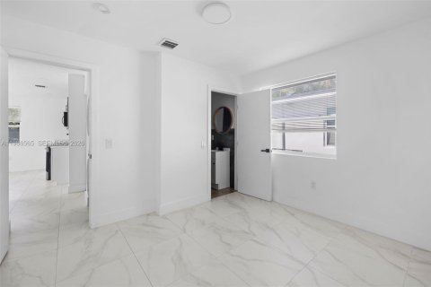 Townhouse in Miami, Florida 3 bedrooms, 111.48 sq.m. № 2048399 - photo 7