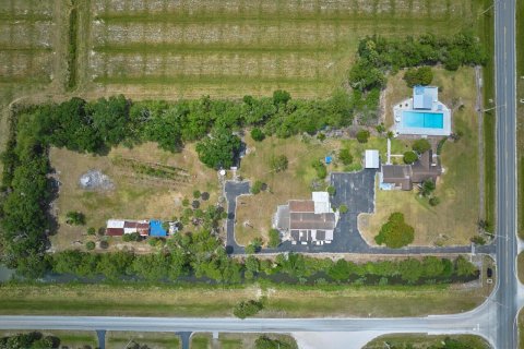 Commercial property in St. Lucie, Florida 603.59 sq.m. № 2176687 - photo 2