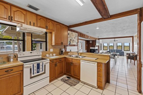Commercial property in St. Lucie, Florida 603.59 sq.m. № 2176687 - photo 15