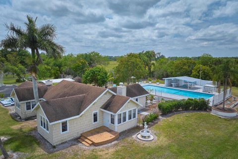 Commercial property in St. Lucie, Florida 603.59 sq.m. № 2176687 - photo 4