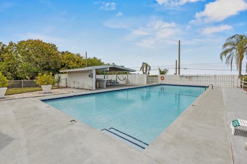 Commercial property in St. Lucie, Florida 603.59 sq.m. № 2176687 - photo 25