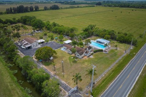 Commercial property in St. Lucie, Florida 603.59 sq.m. № 2176687