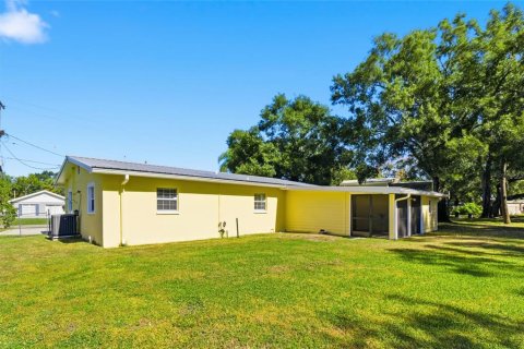 House in Tampa, Florida 3 bedrooms, 138.8 sq.m. № 2232146 - photo 24