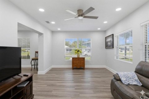 House in Tampa, Florida 3 bedrooms, 138.8 sq.m. № 2232146 - photo 9