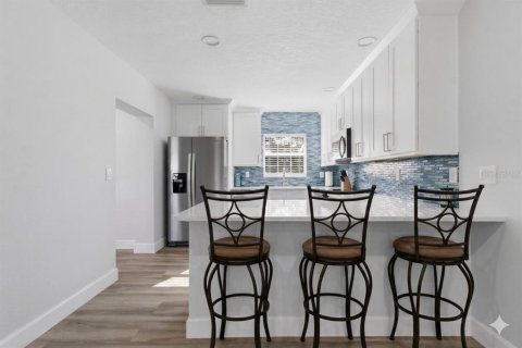 House in Tampa, Florida 3 bedrooms, 138.8 sq.m. № 2232146 - photo 5