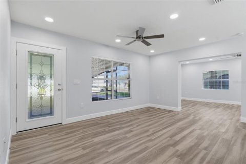 House in Tampa, Florida 3 bedrooms, 138.8 sq.m. № 2232146 - photo 2