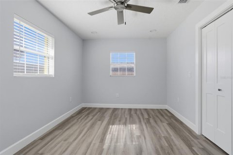 House in Tampa, Florida 3 bedrooms, 138.8 sq.m. № 2232146 - photo 12