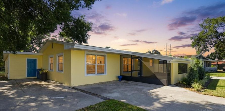 House in Tampa, Florida 3 bedrooms, 138.8 sq.m. № 2232146