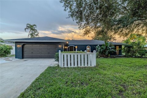 House in Bradenton, Florida 3 bedrooms, 166.57 sq.m. № 1666411 - photo 1