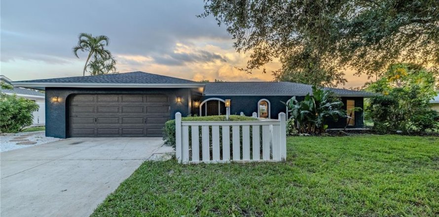 House in Bradenton, Florida 3 bedrooms, 166.57 sq.m. № 1666411