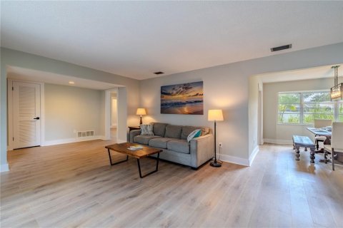 House in Bradenton, Florida 3 bedrooms, 166.57 sq.m. № 1666411 - photo 9