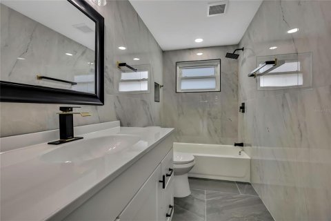 Casa en venta en New Port Richey, Florida, 3 dormitorios, 183.48 m2 № 1745034 - foto 24