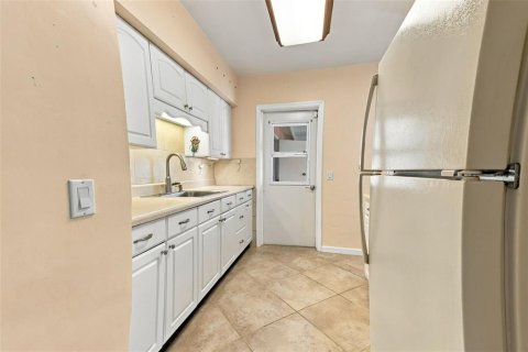 Villa ou maison à vendre à Bradenton, Floride: 3 chambres, 137.68 m2 № 2414965 - photo 12