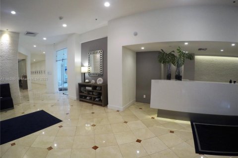 Copropriété à louer à Miami Beach, Floride: 49.24 m2 № 1961617 - photo 2