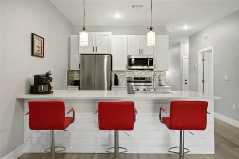 Immobilier commercial à vendre à Port Charlotte, Floride: 6 chambres, 209.03 m2 № 2259310 - photo 2