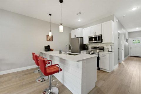 Immobilier commercial à vendre à Port Charlotte, Floride: 6 chambres, 209.03 m2 № 2259310 - photo 6