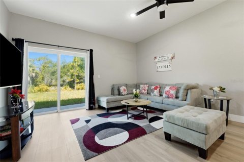 Immobilier commercial à vendre à Port Charlotte, Floride: 6 chambres, 209.03 m2 № 2259310 - photo 5