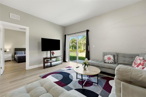 Immobilier commercial à vendre à Port Charlotte, Floride: 6 chambres, 209.03 m2 № 2259310 - photo 9