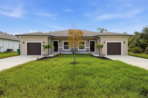Propiedad comercial en Port Charlotte, Florida 6 dormitorios, 209.03 m2 № 2259310