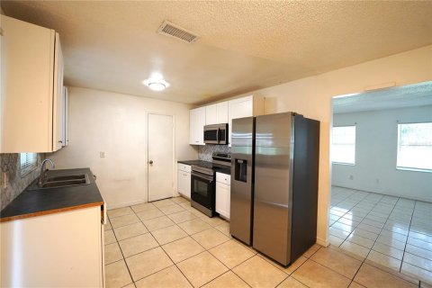 Casa en venta en Kissimmee, Florida, 2 dormitorios, 92.9 m2 № 2386191 - foto 4