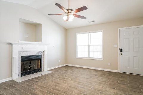 House in DeLand, Florida 4 bedrooms, 192.4 sq.m. № 1904438 - photo 2
