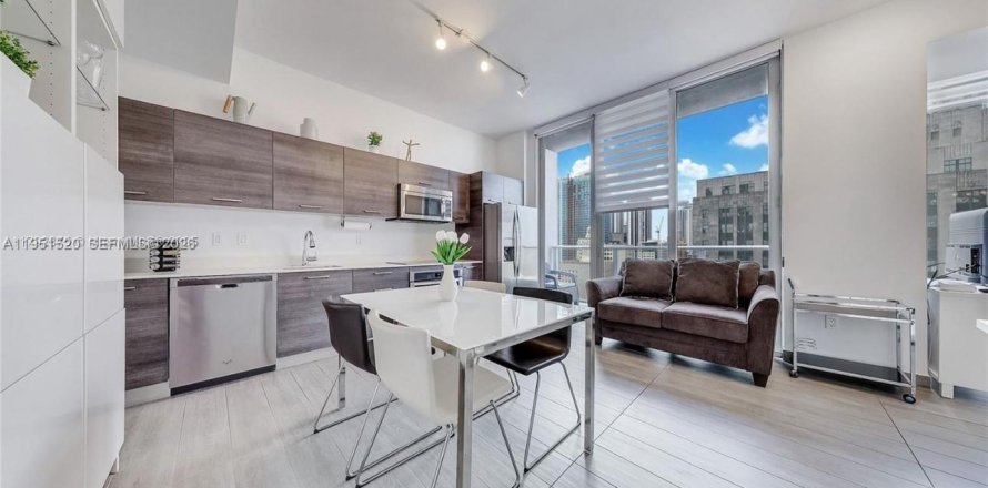 Кондоминиум с 1 спальней в Майами, Флорида № 2009450