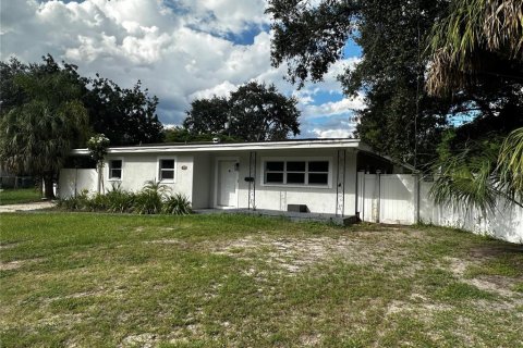 House in Tampa, Florida 3 bedrooms, 139.35 sq.m. № 1912518 - photo 3