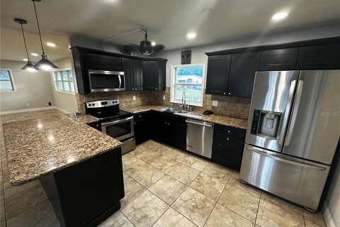 House in Tampa, Florida 3 bedrooms, 139.35 sq.m. № 1912518 - photo 27