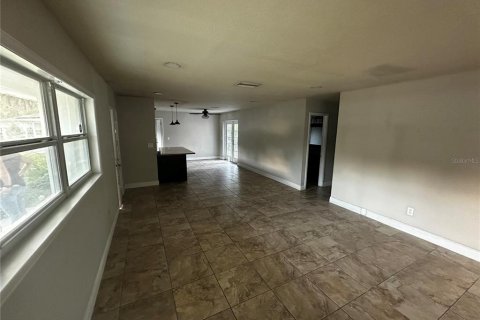 House in Tampa, Florida 3 bedrooms, 139.35 sq.m. № 1912518 - photo 24