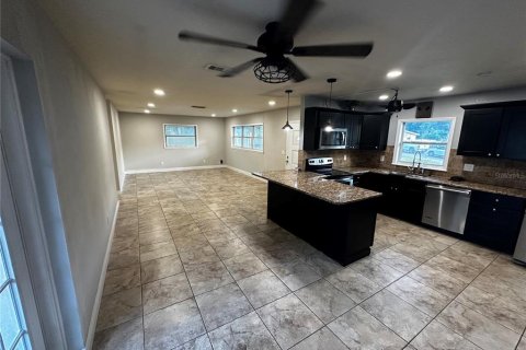 House in Tampa, Florida 3 bedrooms, 139.35 sq.m. № 1912518 - photo 26