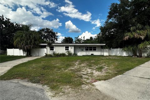 House in Tampa, Florida 3 bedrooms, 139.35 sq.m. № 1912518 - photo 1