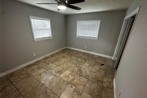 House in Tampa, Florida 3 bedrooms, 139.35 sq.m. № 1912518 - photo 19