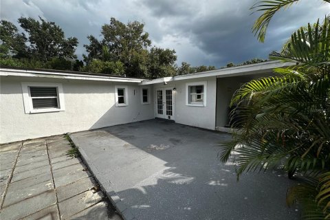 House in Tampa, Florida 3 bedrooms, 139.35 sq.m. № 1912518 - photo 11