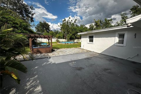 House in Tampa, Florida 3 bedrooms, 139.35 sq.m. № 1912518 - photo 4