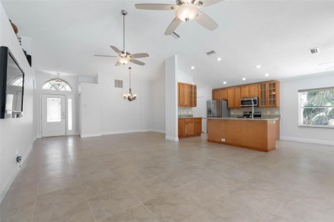 House in Palm Coast, Florida 3 bedrooms, 151.9 sq.m. № 1670256 - photo 14