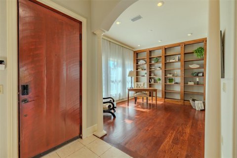 House in Tampa, Florida 4 bedrooms, 316.43 sq.m. № 2148981 - photo 8